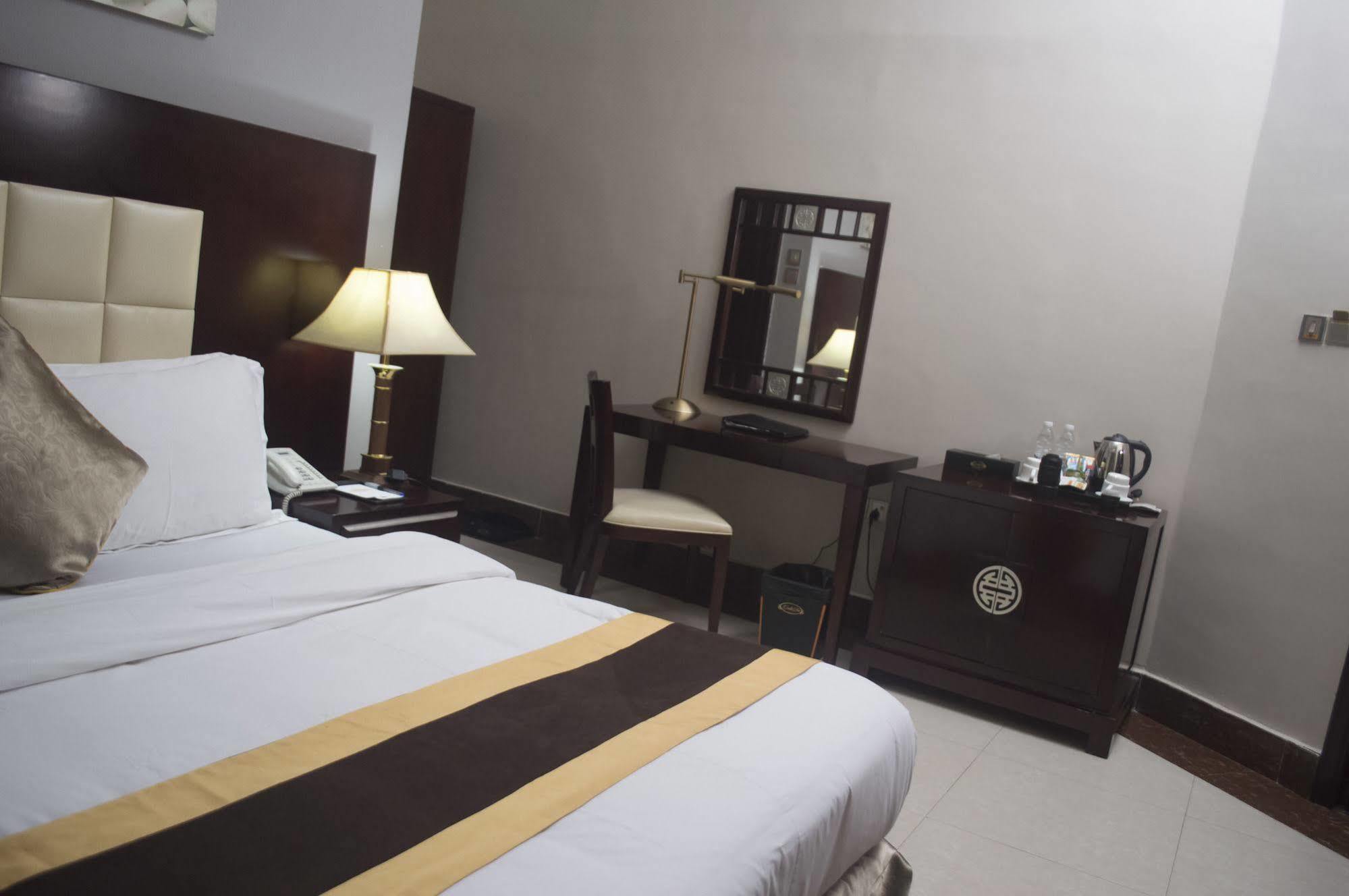 Grandbee Suites Ikeja Exterior foto
