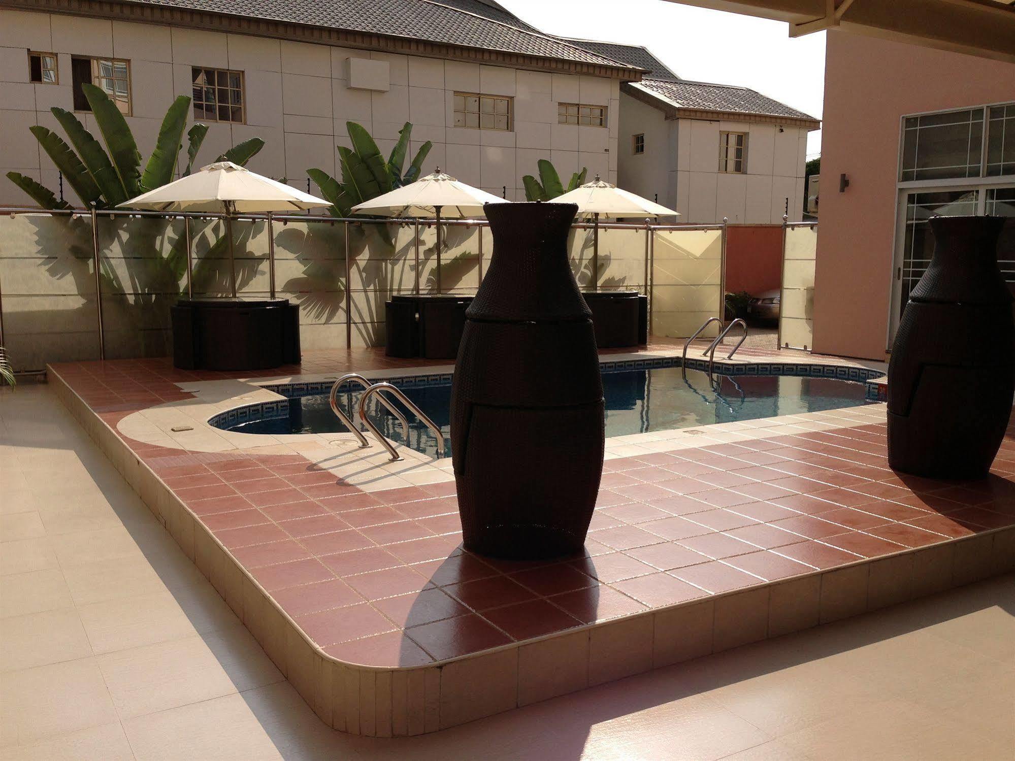 Grandbee Suites Ikeja Exterior foto