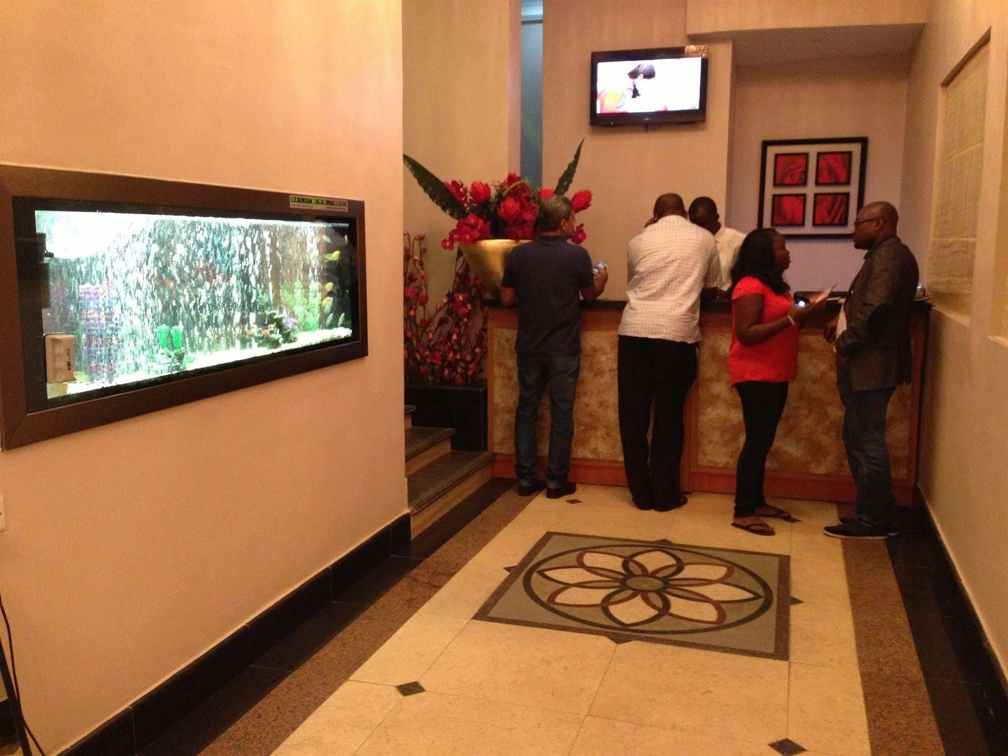 Grandbee Suites Ikeja Exterior foto